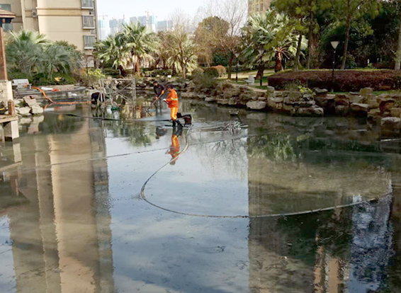 灵武景观池淤泥清理