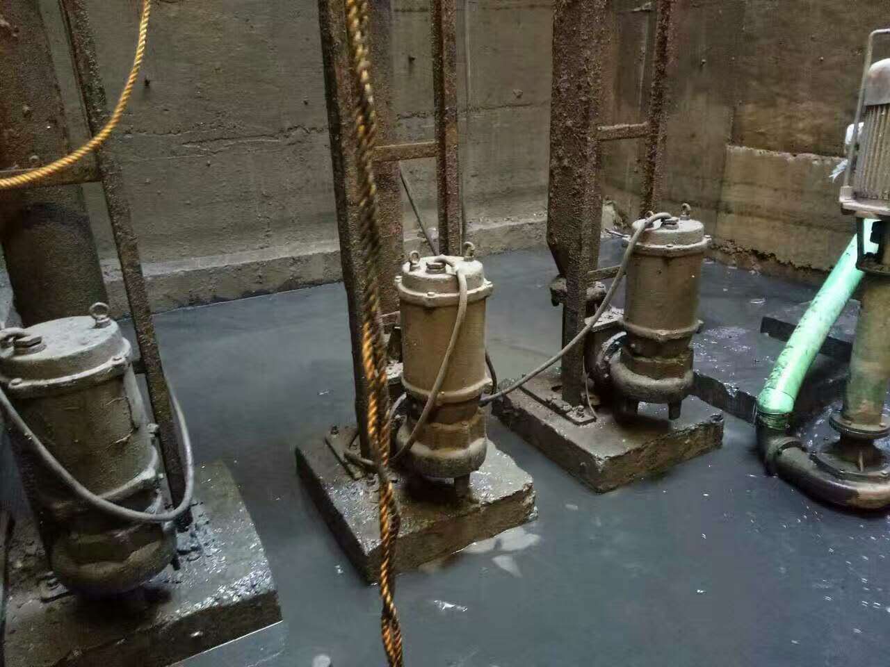 灵武污水池清理